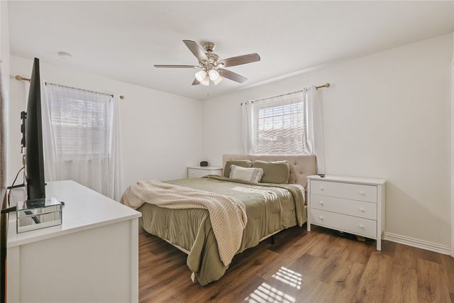 2210 Clover Park Drive, Arlington, TX 76013