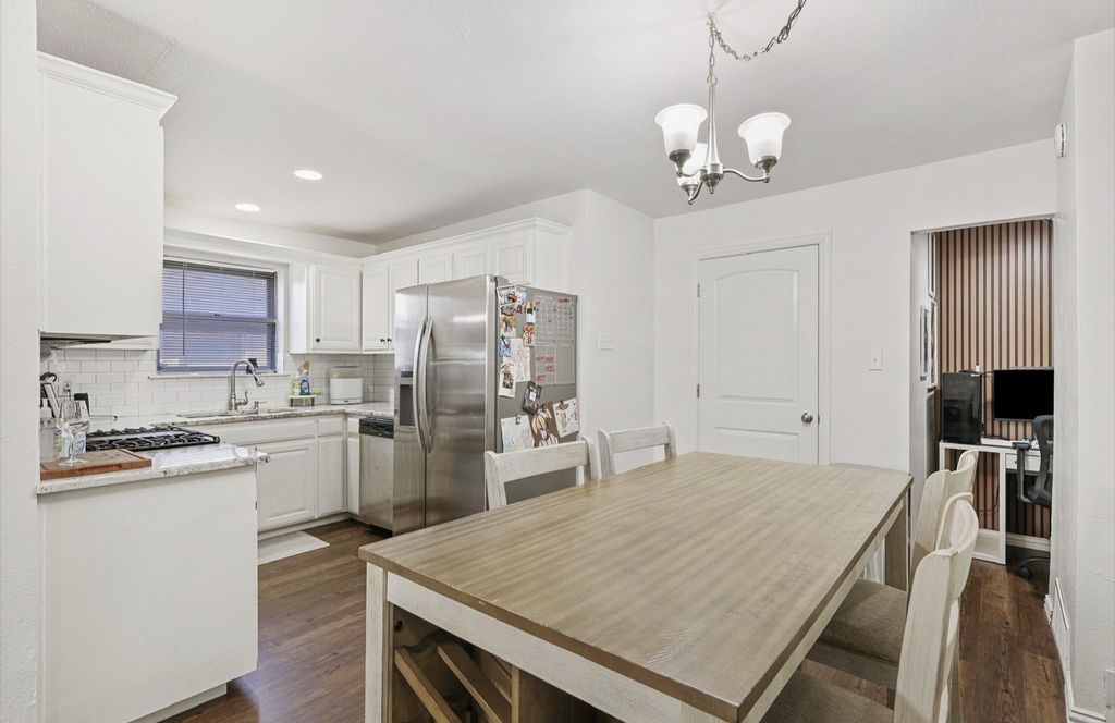 2210 Clover Park Drive, Arlington, TX 76013