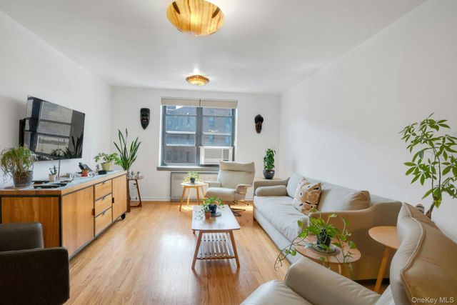 445 W 240th Street 6A, Bronx, NY 10463