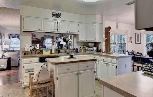 810 Westgate CT, Newport News, VA 23602