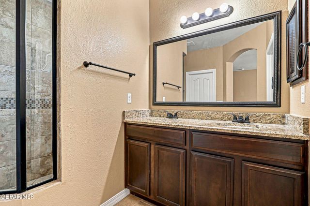 2064 ROBERT MINNIE, El Paso, TX 79938