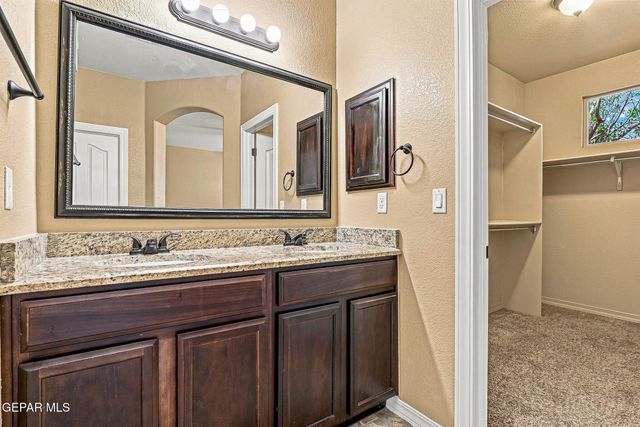 2064 ROBERT MINNIE, El Paso, TX 79938