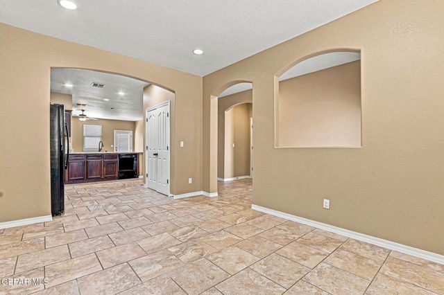 2064 ROBERT MINNIE, El Paso, TX 79938