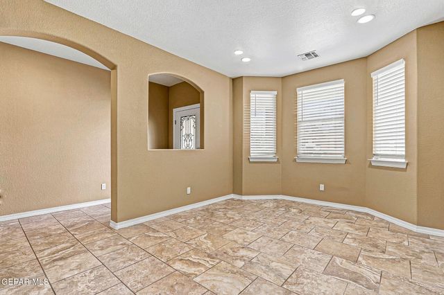 2064 ROBERT MINNIE, El Paso, TX 79938