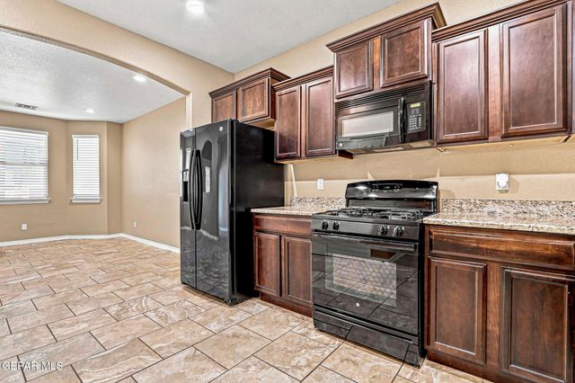 2064 ROBERT MINNIE, El Paso, TX 79938