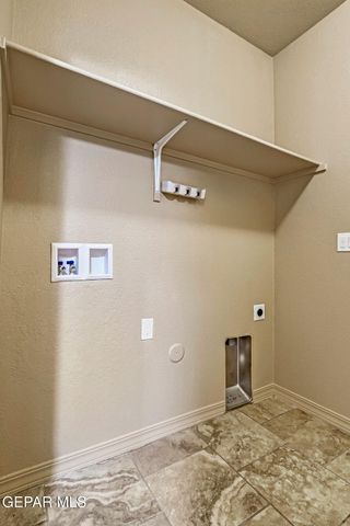 2064 ROBERT MINNIE, El Paso, TX 79938