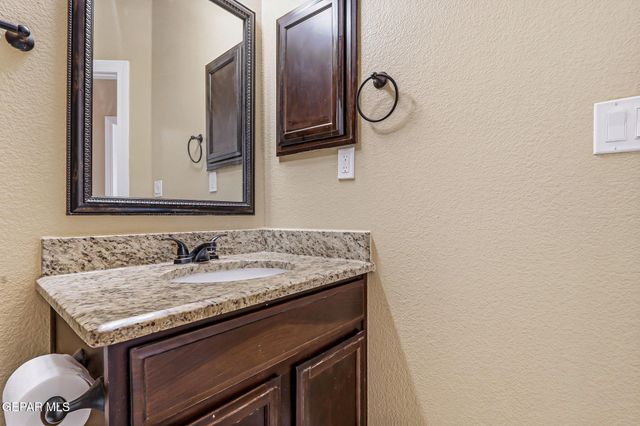 2064 ROBERT MINNIE, El Paso, TX 79938