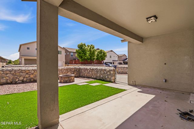 2064 ROBERT MINNIE, El Paso, TX 79938