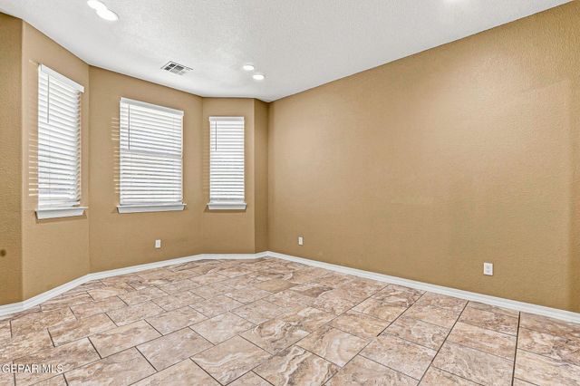 2064 ROBERT MINNIE, El Paso, TX 79938