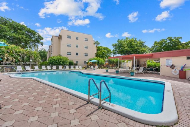 1040 Country Club Drive 208, Margate, FL 33063