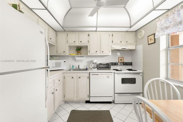 1040 Country Club Drive 208, Margate, FL 33063