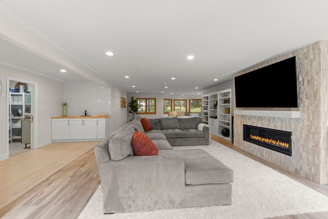 8S452 Bell Drive, Naperville, IL 60565