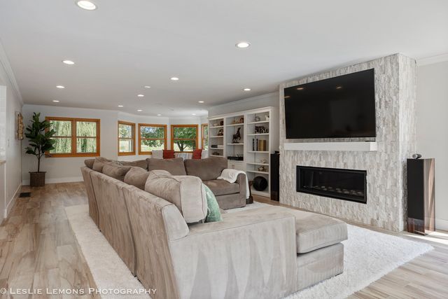 8S452 Bell Drive, Naperville, IL 60565