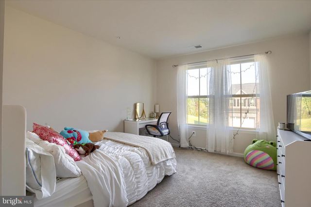 4264 SECRETARIAT ST., Harrisburg, PA 17112