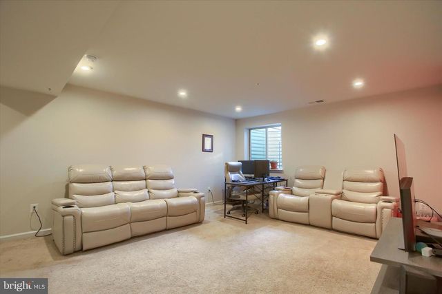 4264 SECRETARIAT ST., Harrisburg, PA 17112