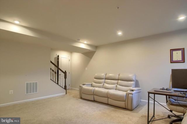 4264 SECRETARIAT ST., Harrisburg, PA 17112