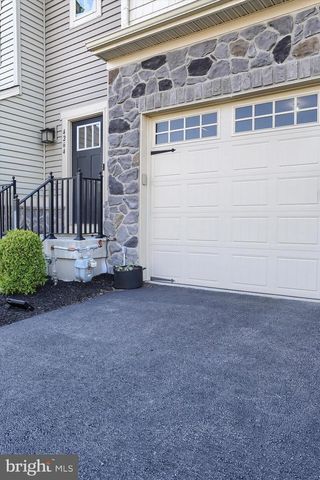 4264 SECRETARIAT ST., Harrisburg, PA 17112