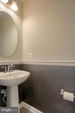 4264 SECRETARIAT ST., Harrisburg, PA 17112