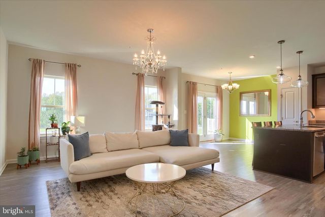 4264 SECRETARIAT ST., Harrisburg, PA 17112