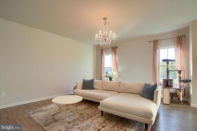 4264 SECRETARIAT ST., Harrisburg, PA 17112
