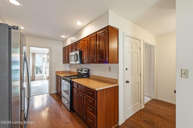 1029 Burning Springs Cir, Louisville, KY 40223