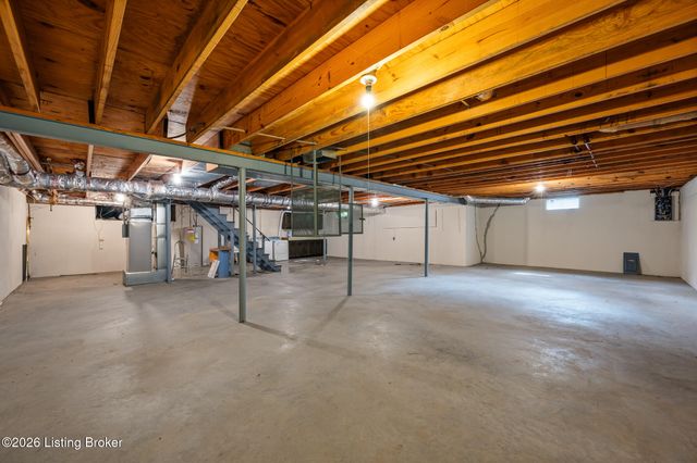 1029 Burning Springs Cir, Louisville, KY 40223
