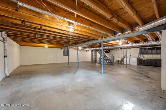 1029 Burning Springs Cir, Louisville, KY 40223