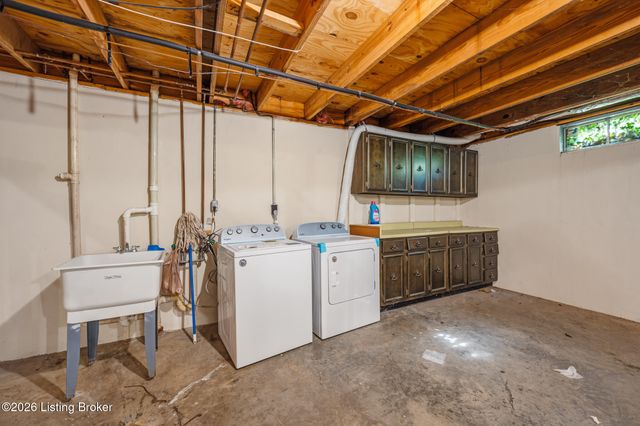 1029 Burning Springs Cir, Louisville, KY 40223