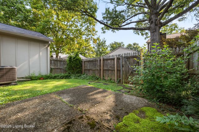 1029 Burning Springs Cir, Louisville, KY 40223