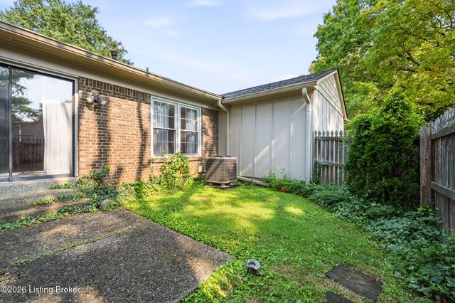 1029 Burning Springs Cir, Louisville, KY 40223