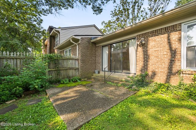 1029 Burning Springs Cir, Louisville, KY 40223