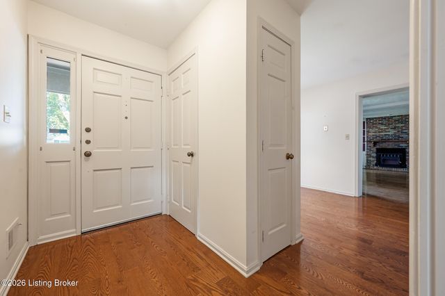 1029 Burning Springs Cir, Louisville, KY 40223