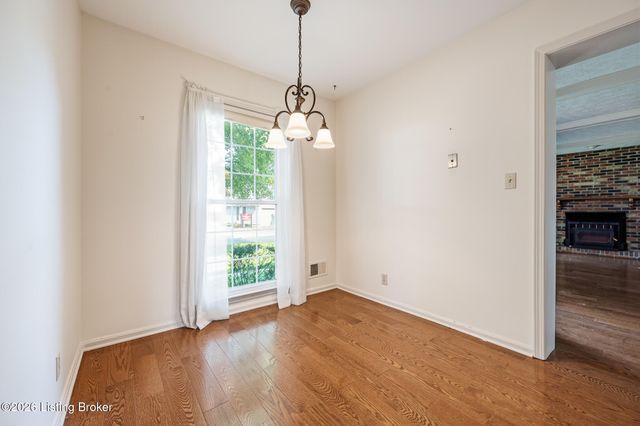 1029 Burning Springs Cir, Louisville, KY 40223