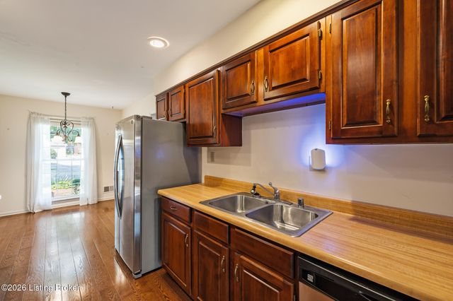1029 Burning Springs Cir, Louisville, KY 40223