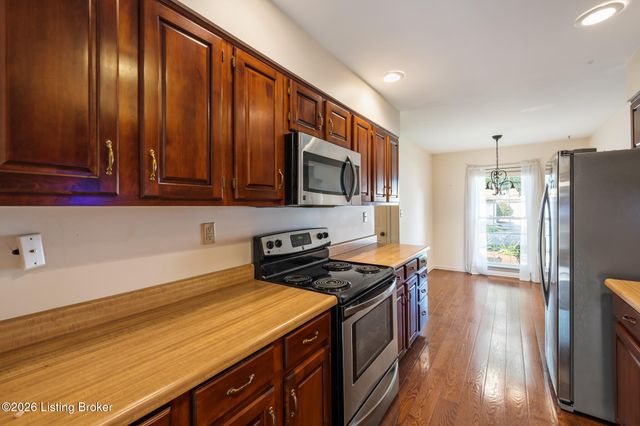 1029 Burning Springs Cir, Louisville, KY 40223