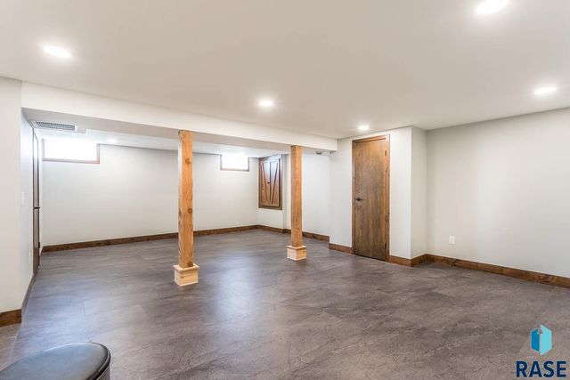 1000 N Six Mile Rd, Sioux Falls, SD 57110