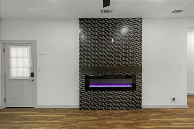 2452 W Brooklyn Avenue, Dallas, TX 75211