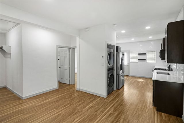 2452 W Brooklyn Avenue, Dallas, TX 75211