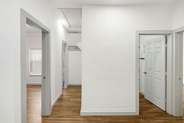 2452 W Brooklyn Avenue, Dallas, TX 75211