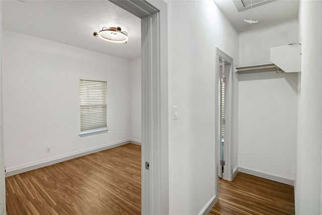 2452 W Brooklyn Avenue, Dallas, TX 75211