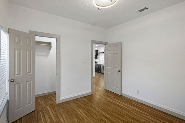 2452 W Brooklyn Avenue, Dallas, TX 75211