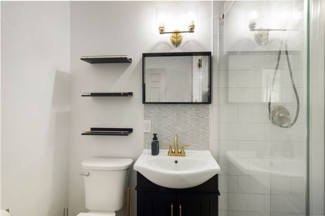 2452 W Brooklyn Avenue, Dallas, TX 75211