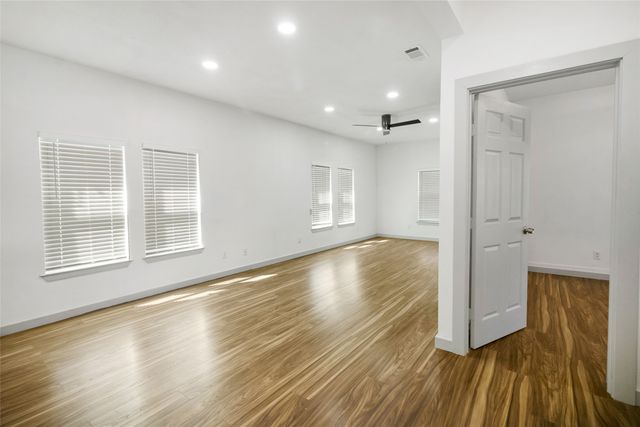 2452 W Brooklyn Avenue, Dallas, TX 75211