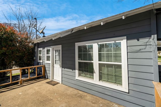 2452 W Brooklyn Avenue, Dallas, TX 75211