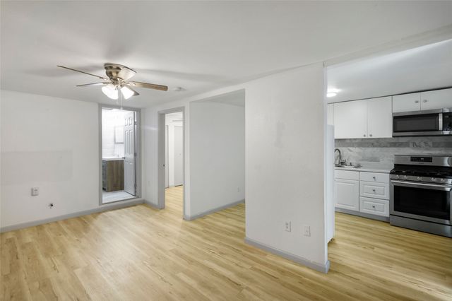 2452 W Brooklyn Avenue, Dallas, TX 75211