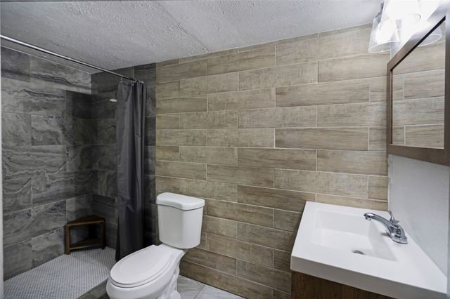 2452 W Brooklyn Avenue, Dallas, TX 75211