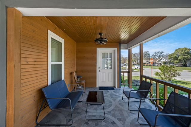 2452 W Brooklyn Avenue, Dallas, TX 75211