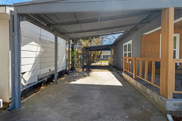 2452 W Brooklyn Avenue, Dallas, TX 75211