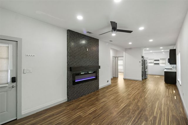 2452 W Brooklyn Avenue, Dallas, TX 75211