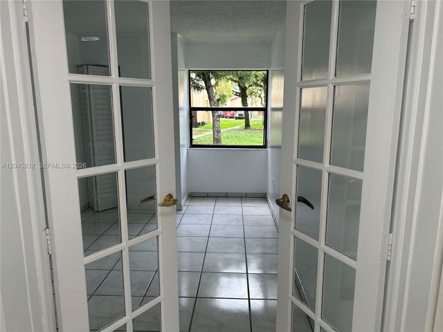 301 W Park Drive 10111, Miami, FL 33172